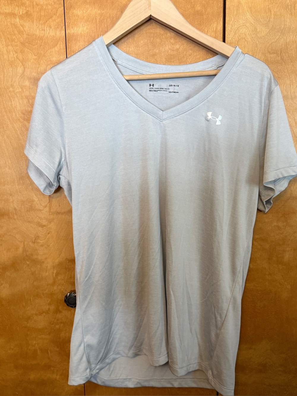 UA V-Neck Performance Tee light blue Size Large